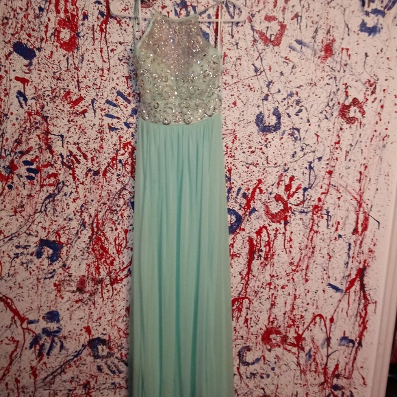 Dress - Picture 3 of 3
